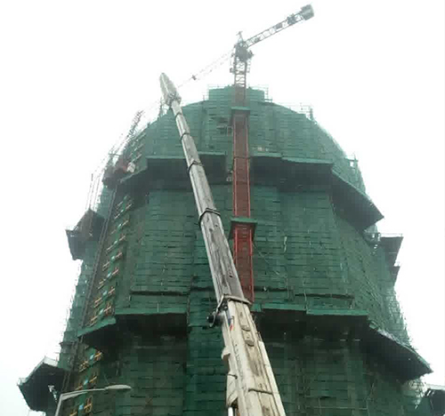 随州市吊车在工地上作业